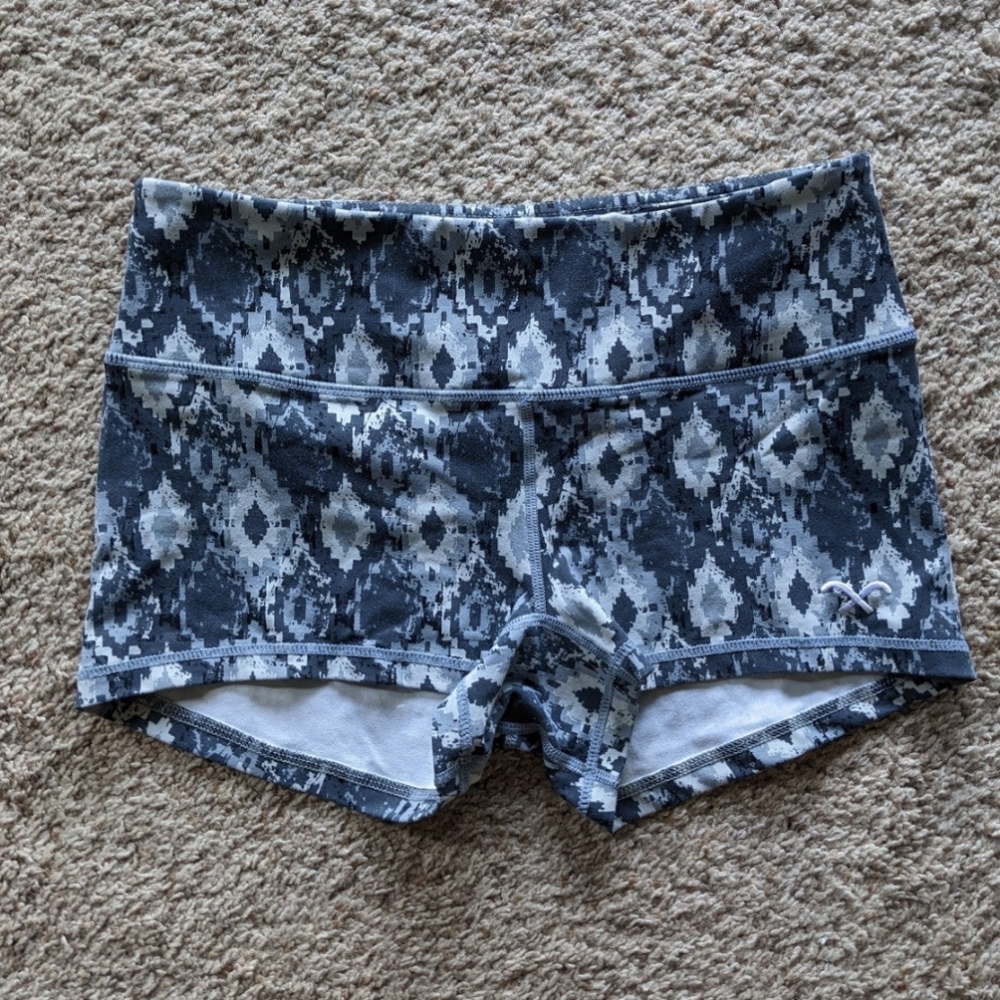 Medium HVIII brand goods contour shorts